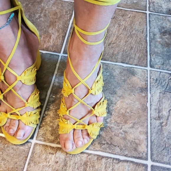 Shoes - Picture 4 of 9